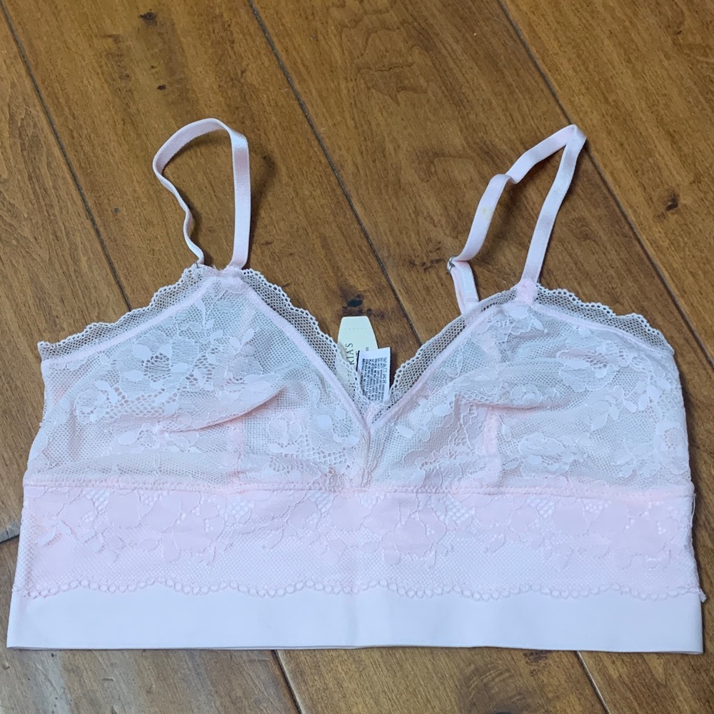 New with tag! Victoria’s Secret Pink lace bralette slip on size small